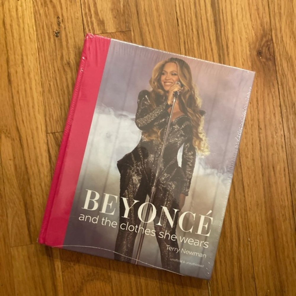 Beyoncé and the clothes she wears by Terry Newman  -Hardcover Book - Sealed
